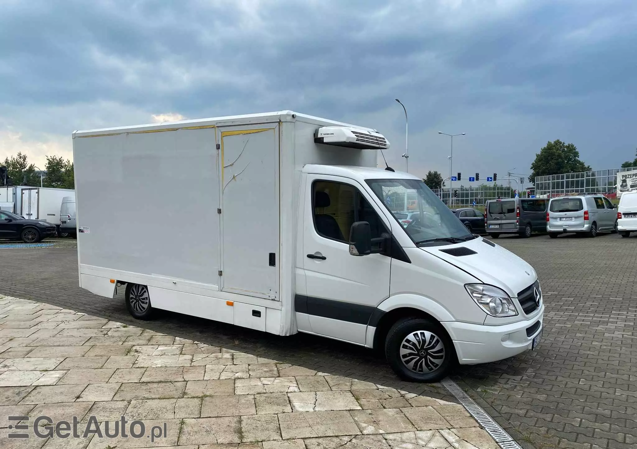 MERCEDES-BENZ Sprinter 310 CDi / Idealny pod kamper / Izoterma / Niskopodwozie / Kontener 