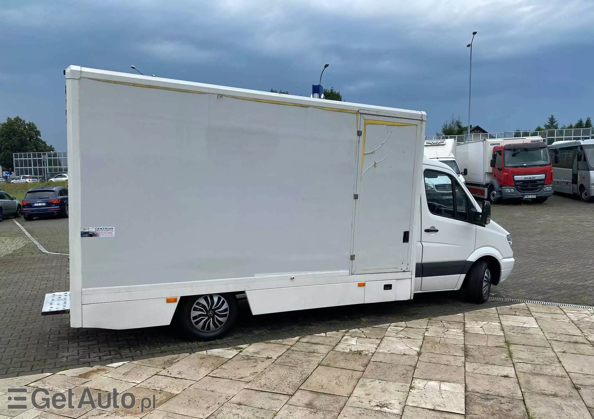 MERCEDES-BENZ Sprinter 310 CDi / Idealny pod kamper / Izoterma / Niskopodwozie / Kontener 