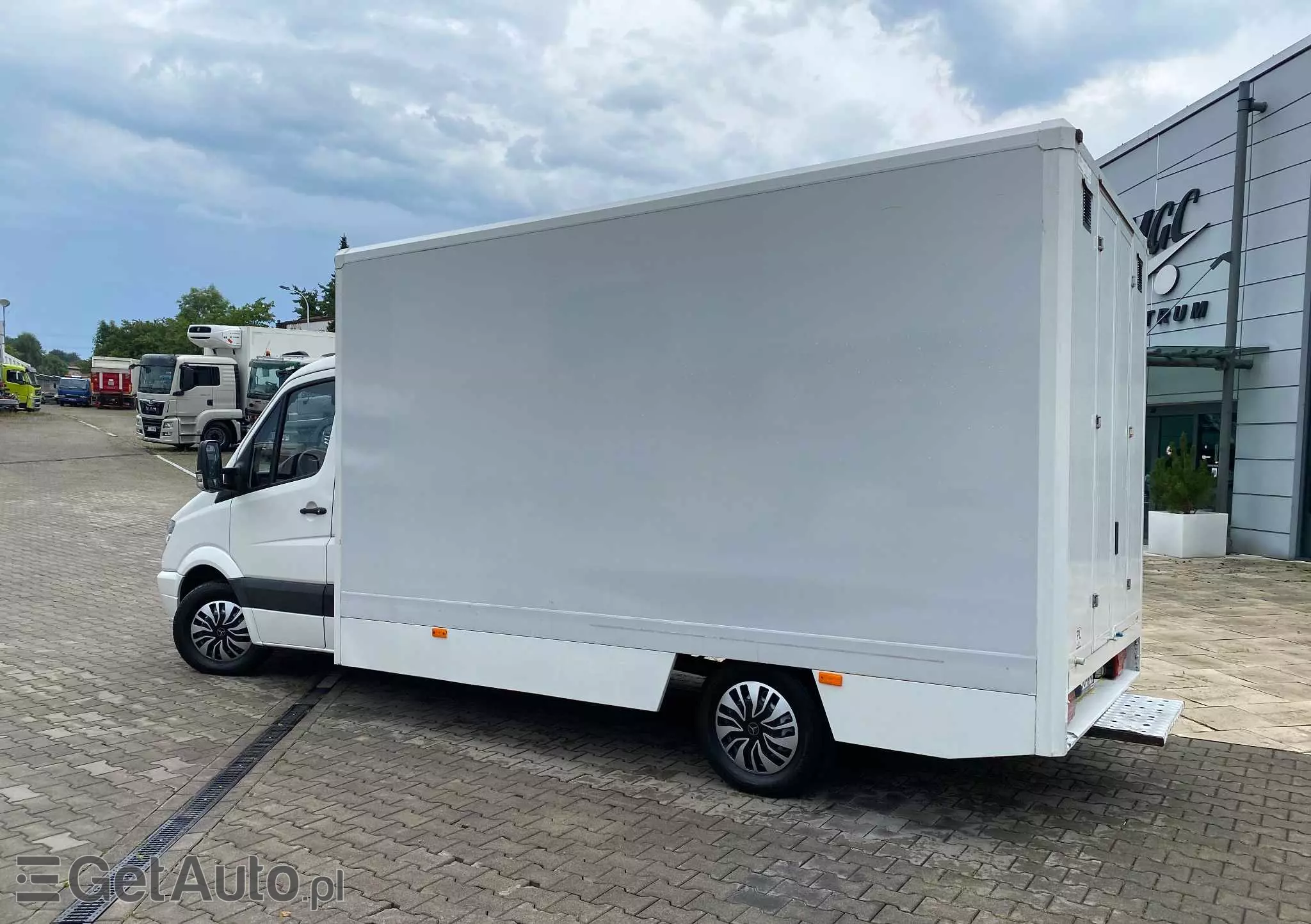 MERCEDES-BENZ Sprinter 310 CDi / Idealny pod kamper / Izoterma / Niskopodwozie / Kontener 