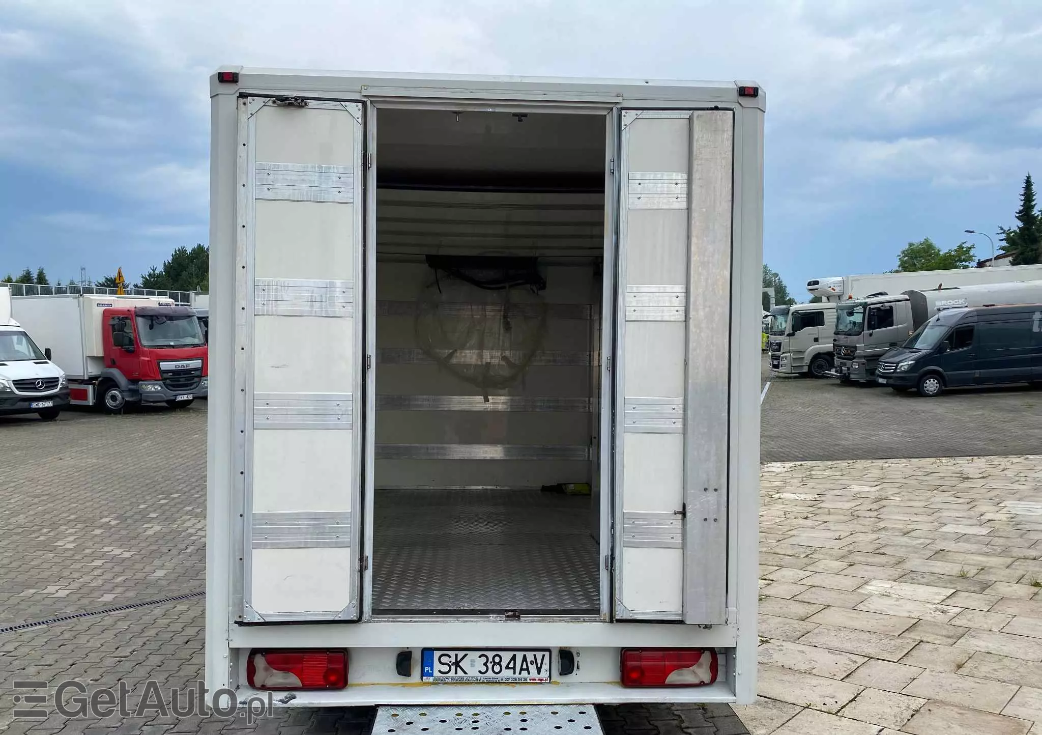 MERCEDES-BENZ Sprinter 310 CDi / Idealny pod kamper / Izoterma / Niskopodwozie / Kontener 