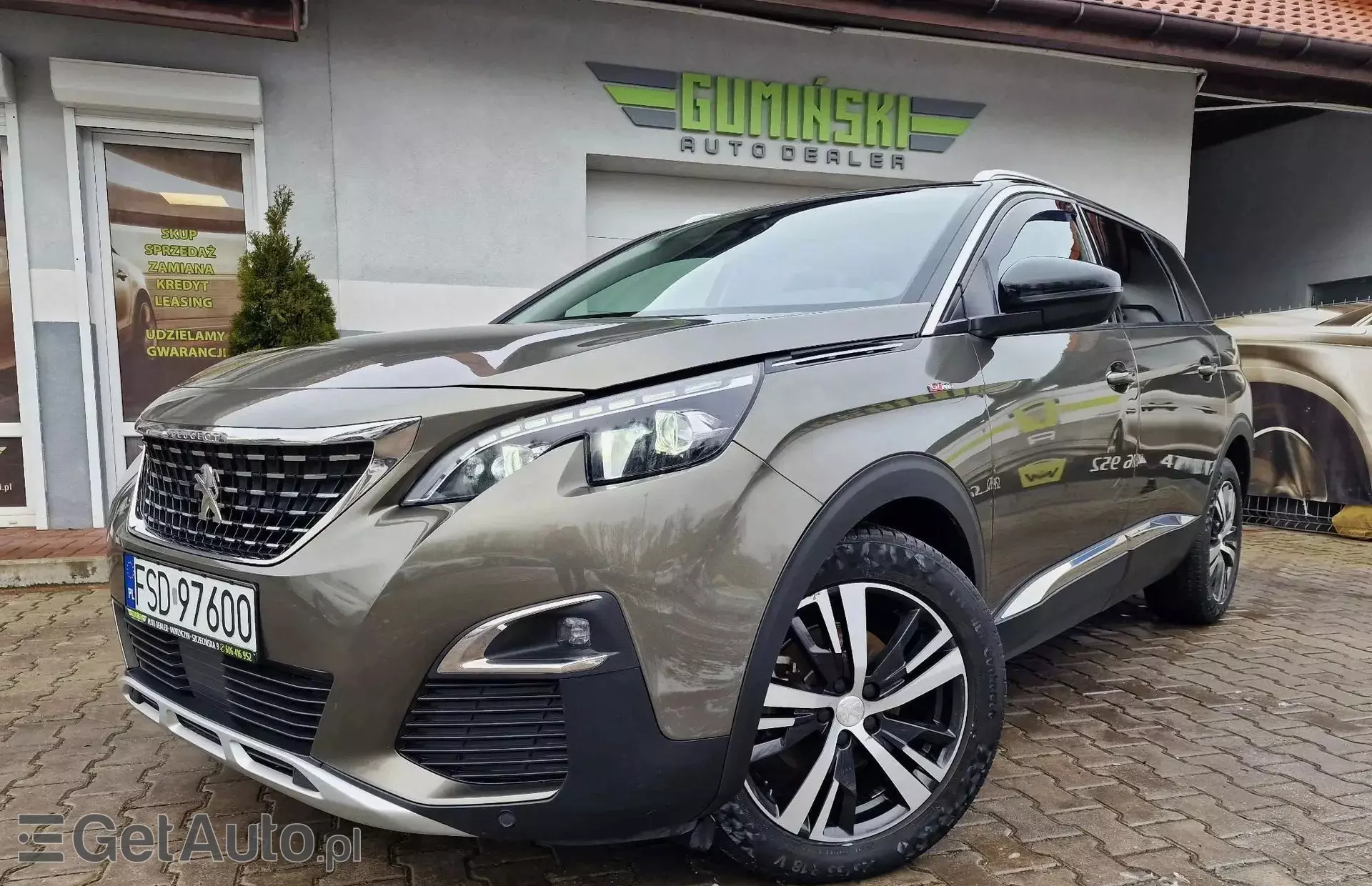 PEUGEOT 5008 