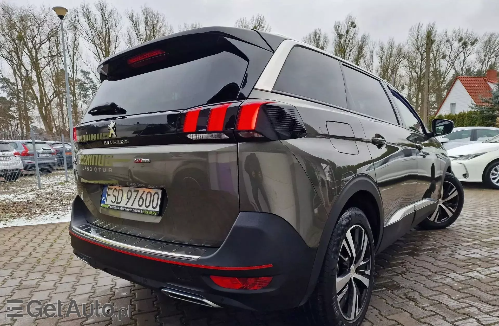 PEUGEOT 5008 