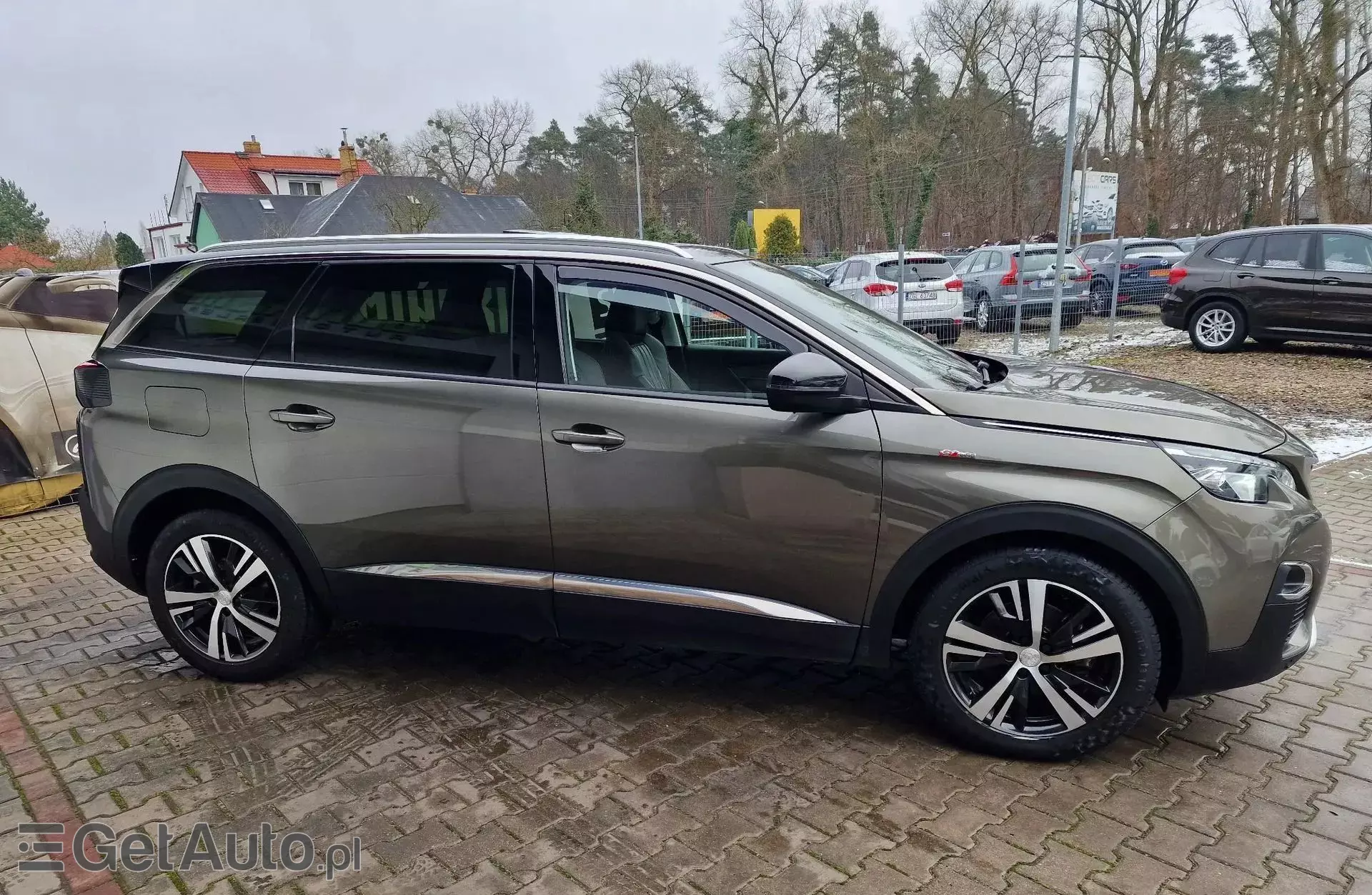 PEUGEOT 5008 