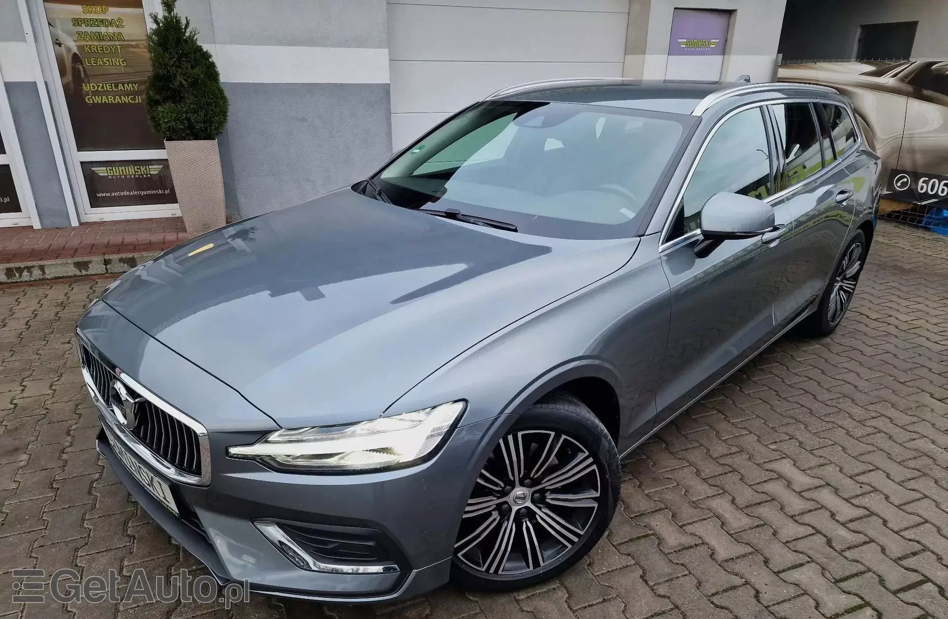 VOLVO V60 