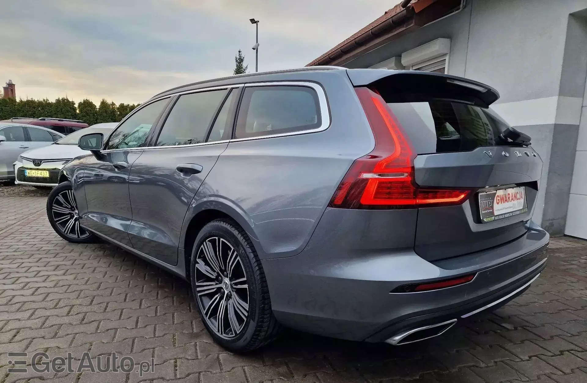 VOLVO V60 