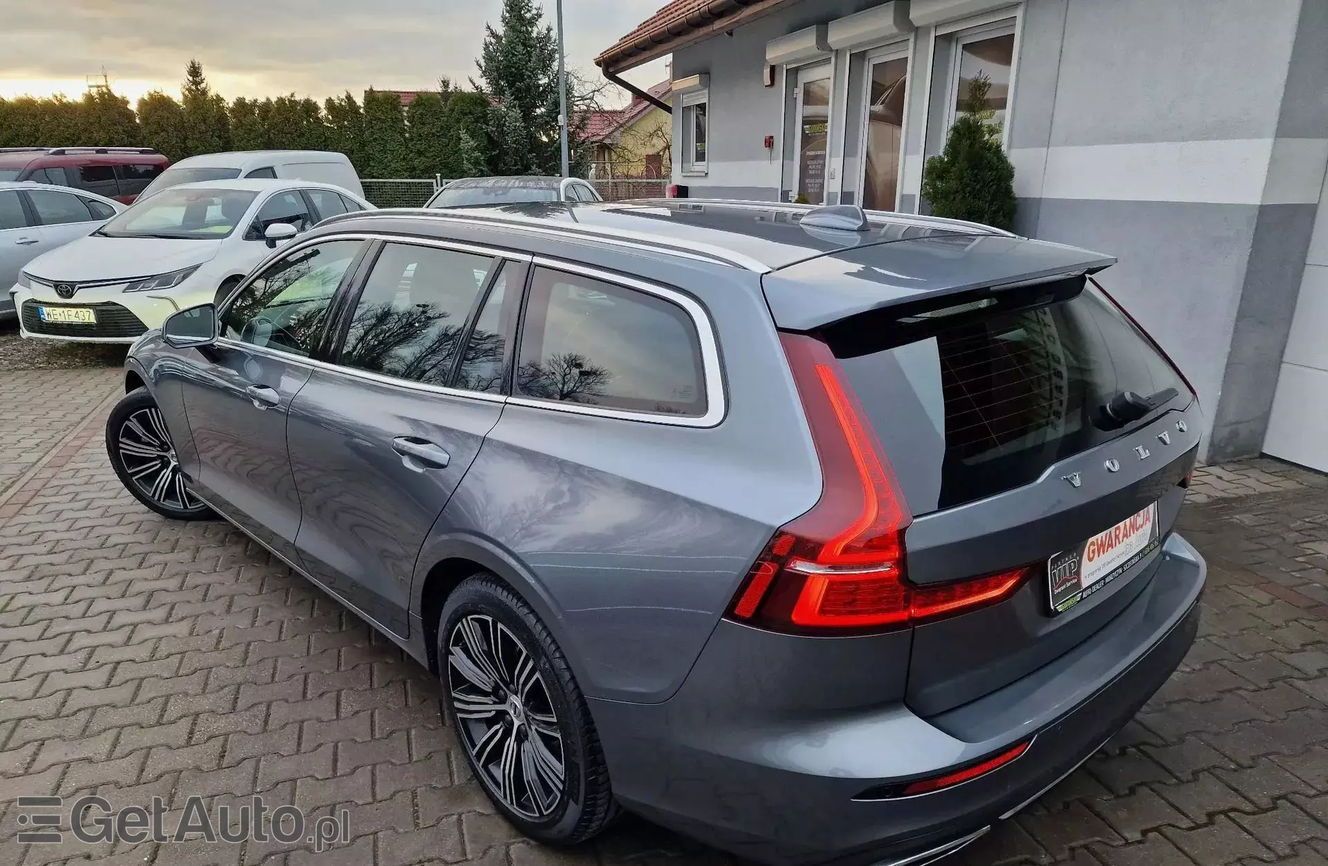 VOLVO V60 