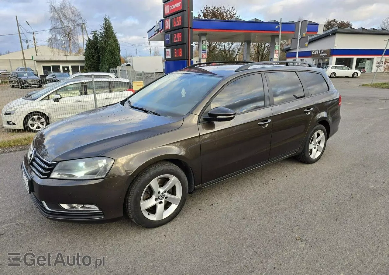 VOLKSWAGEN Passat 