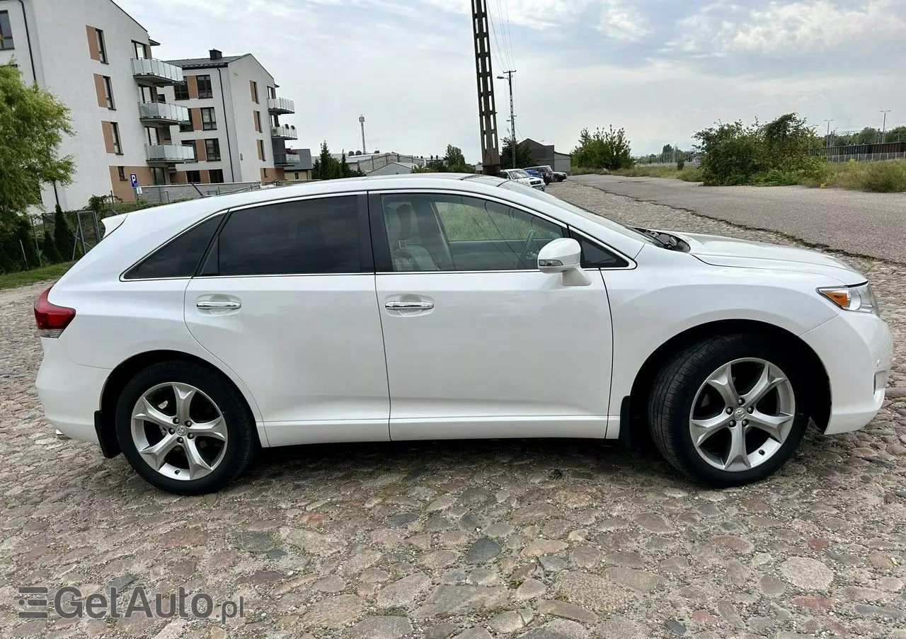 TOYOTA Venza 