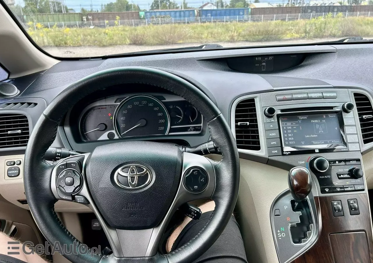 TOYOTA Venza 