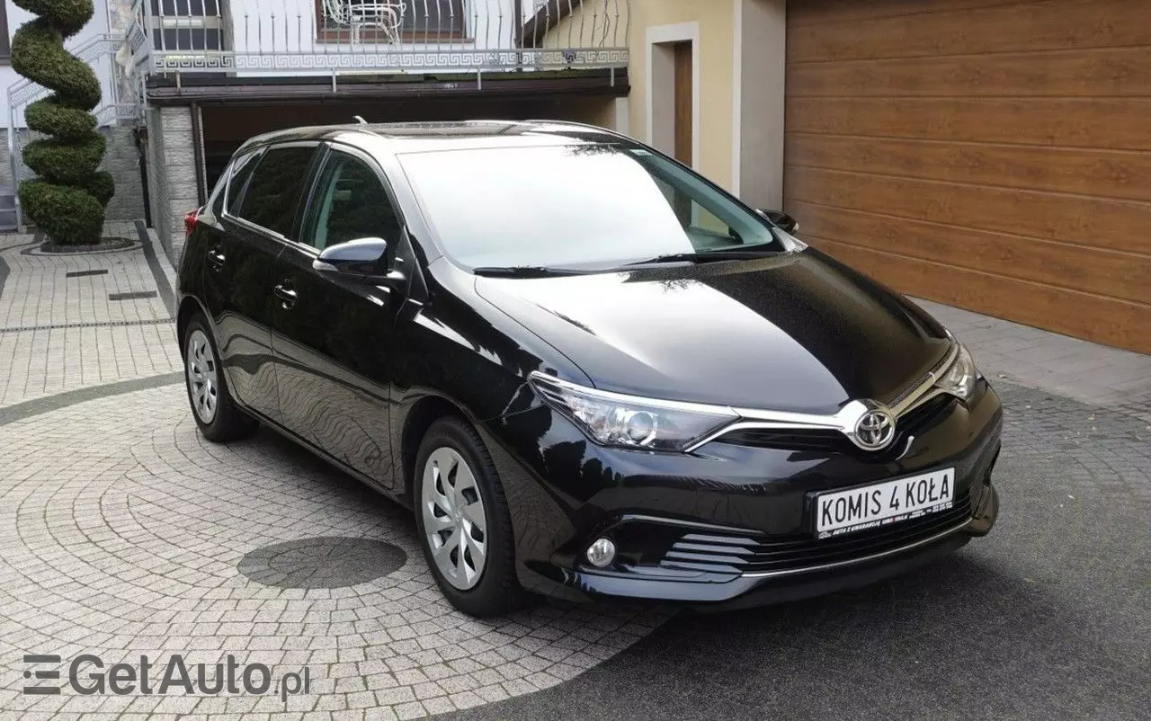 TOYOTA Auris 