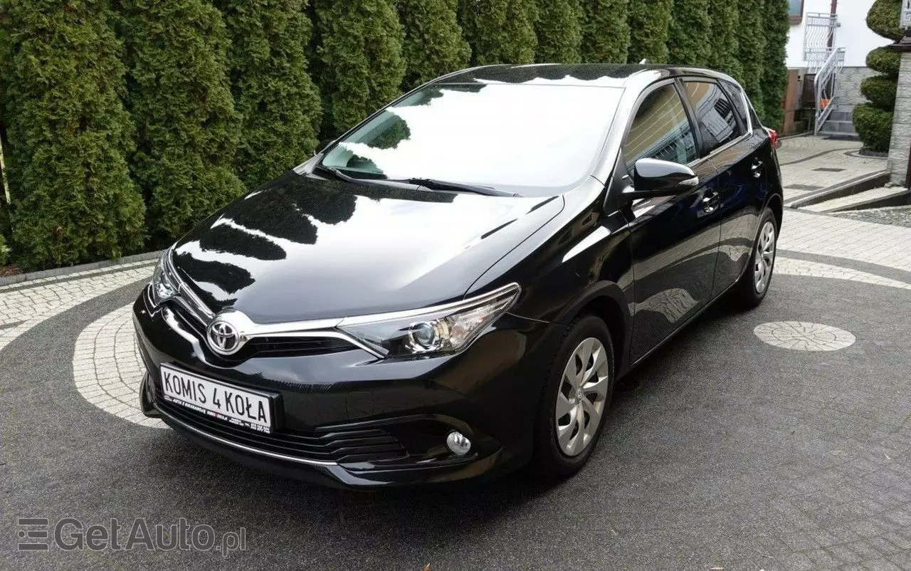 TOYOTA Auris 