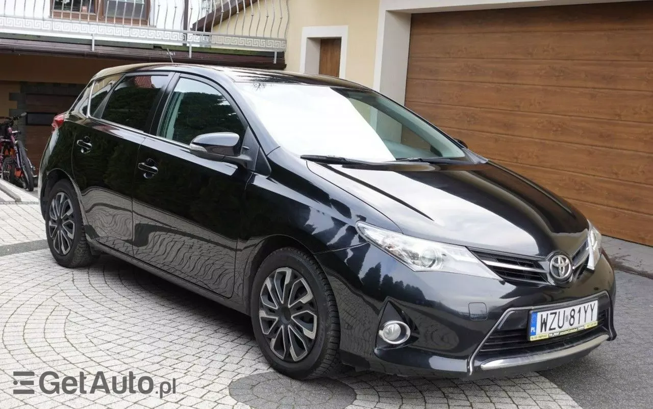 TOYOTA Auris 