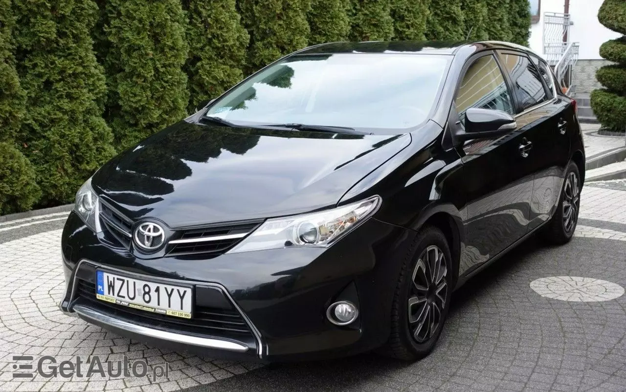 TOYOTA Auris 