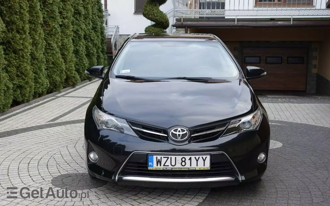 TOYOTA Auris 