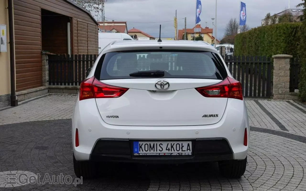 TOYOTA Auris 