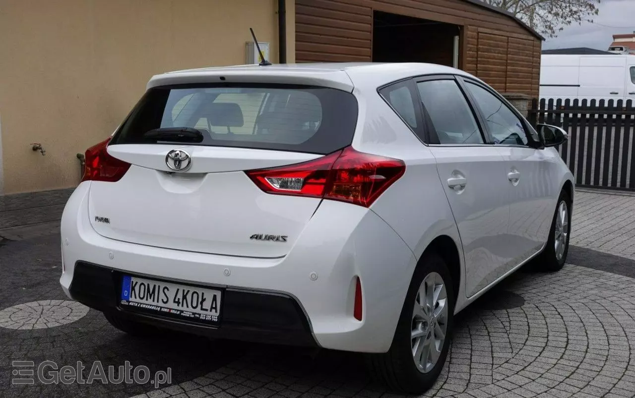 TOYOTA Auris 