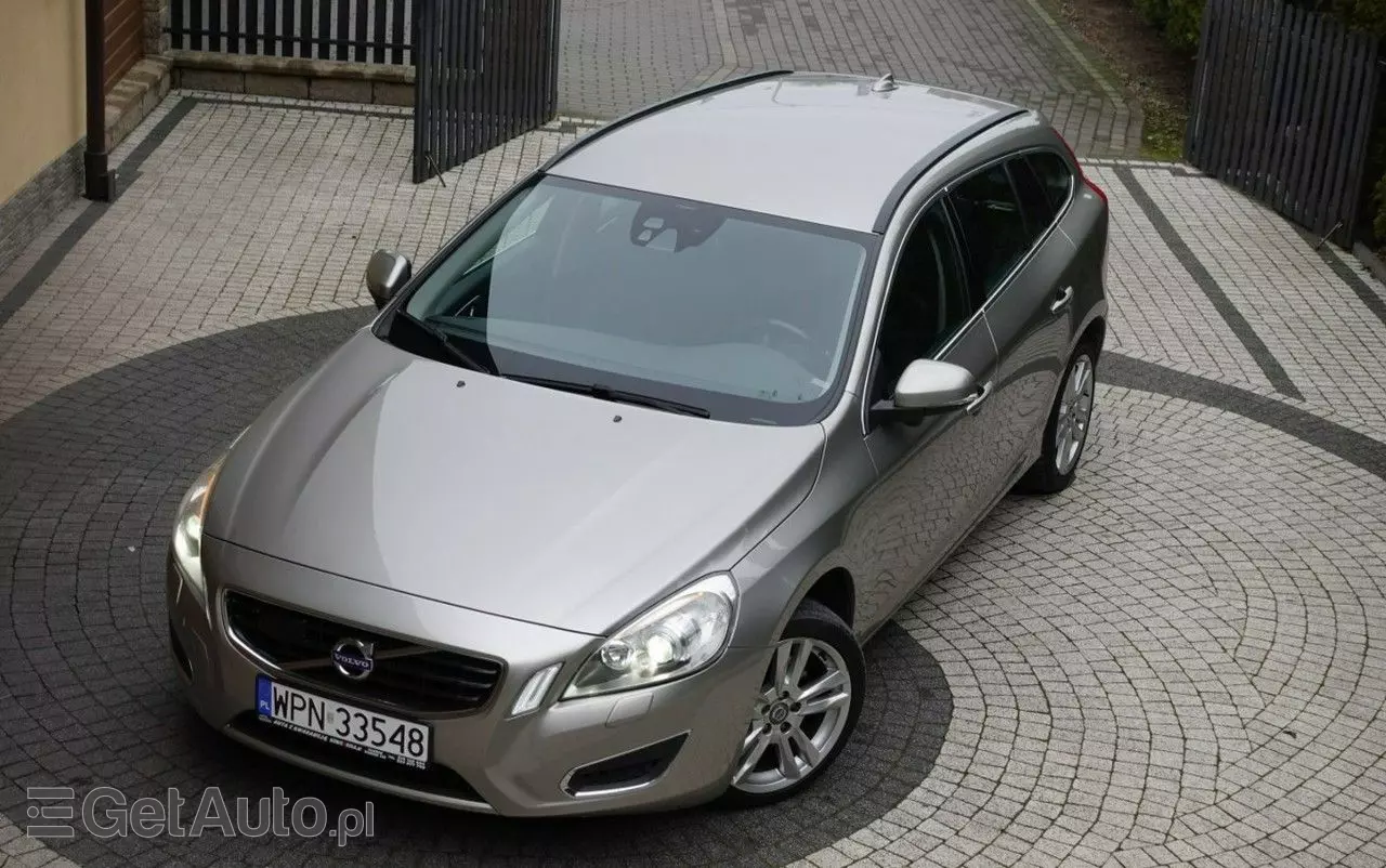 VOLVO V60 