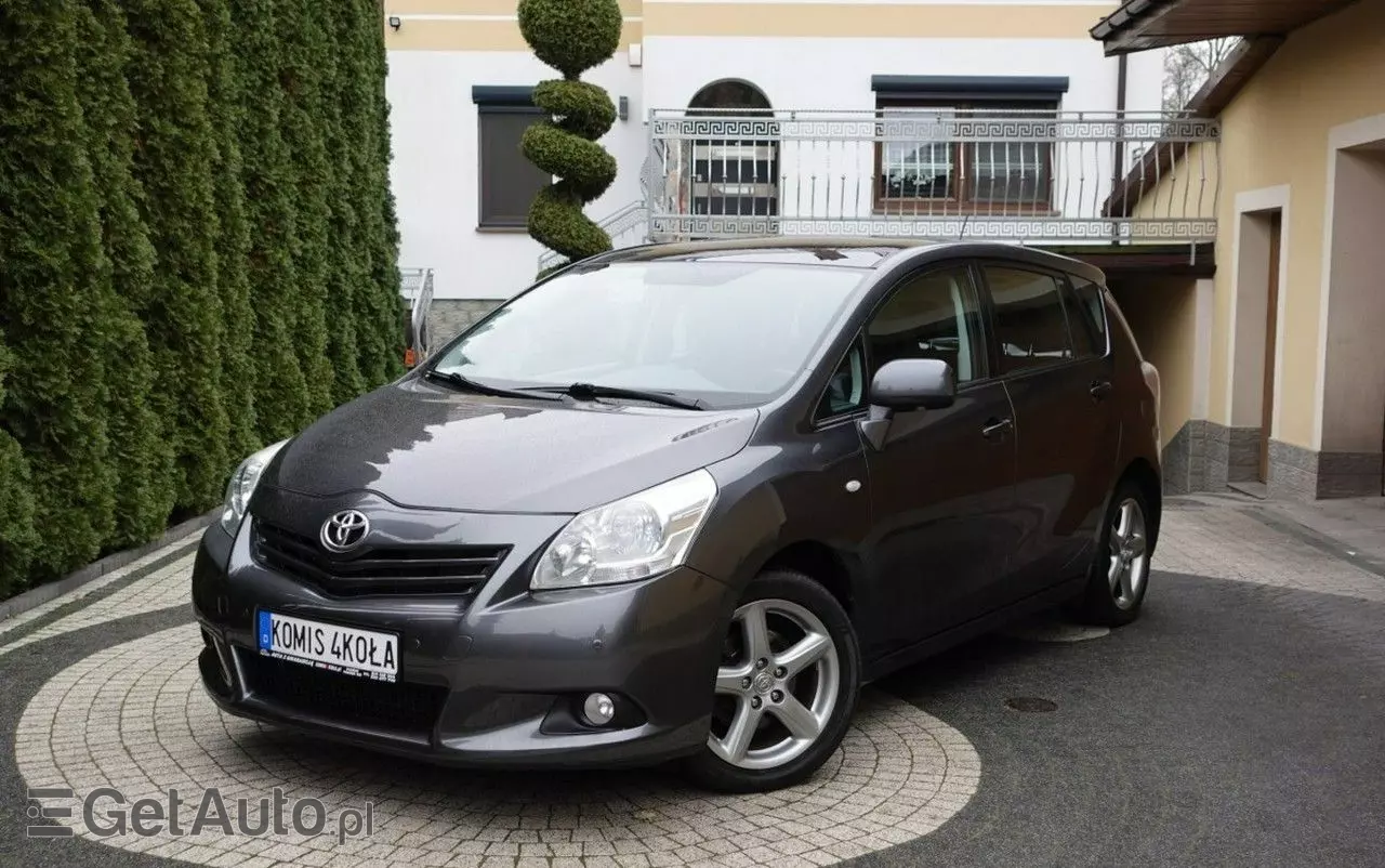 TOYOTA Verso 