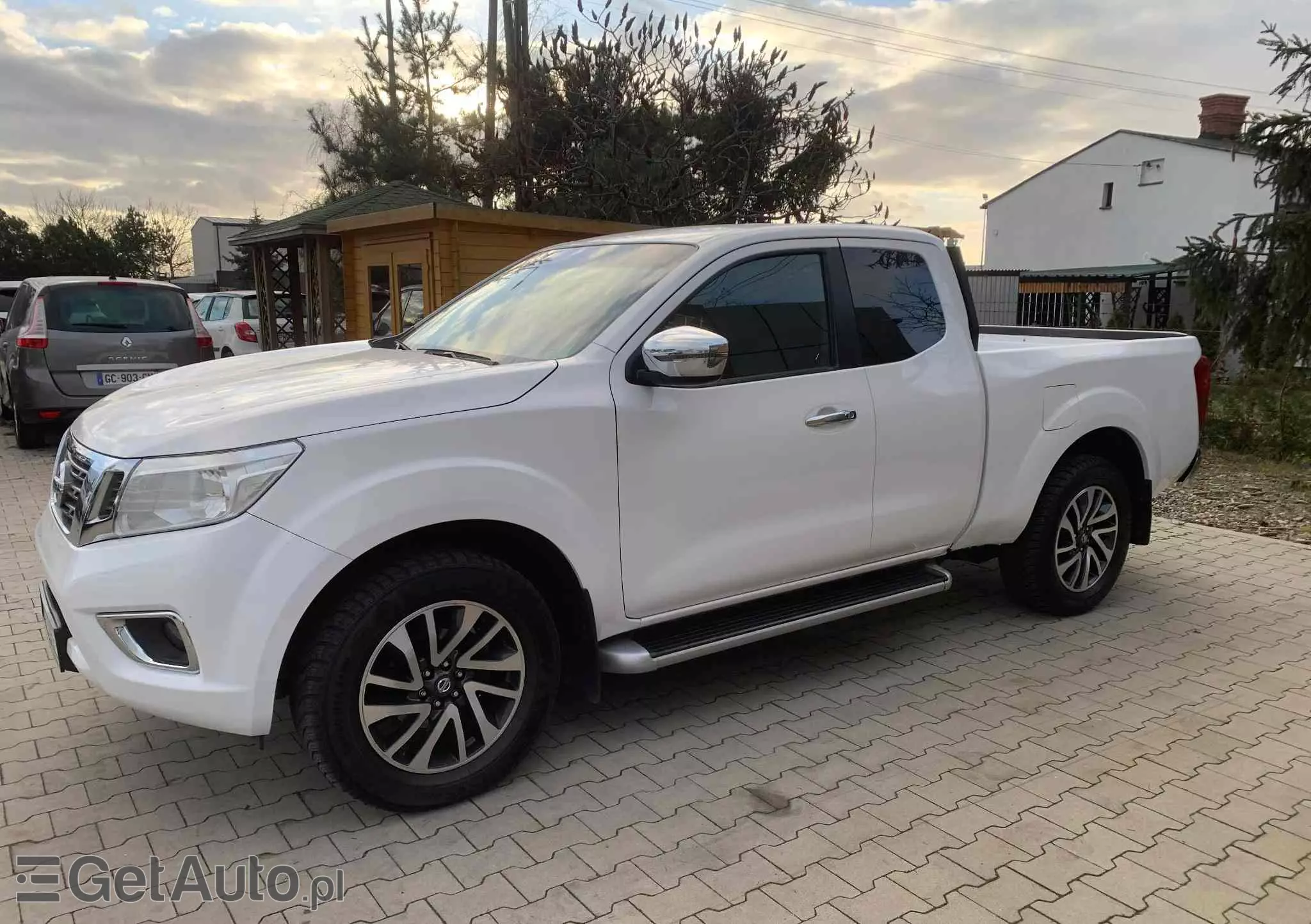 NISSAN Navara 