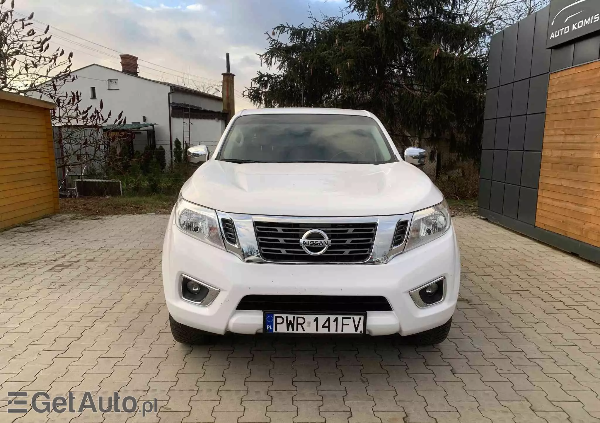 NISSAN Navara 