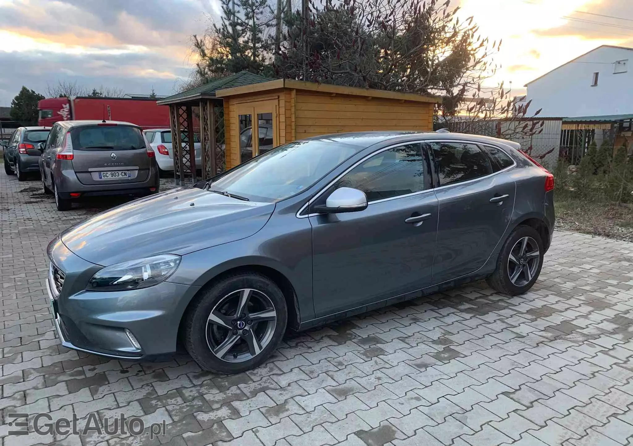 VOLVO V40 D2 Drive-E R-Design Kinetic