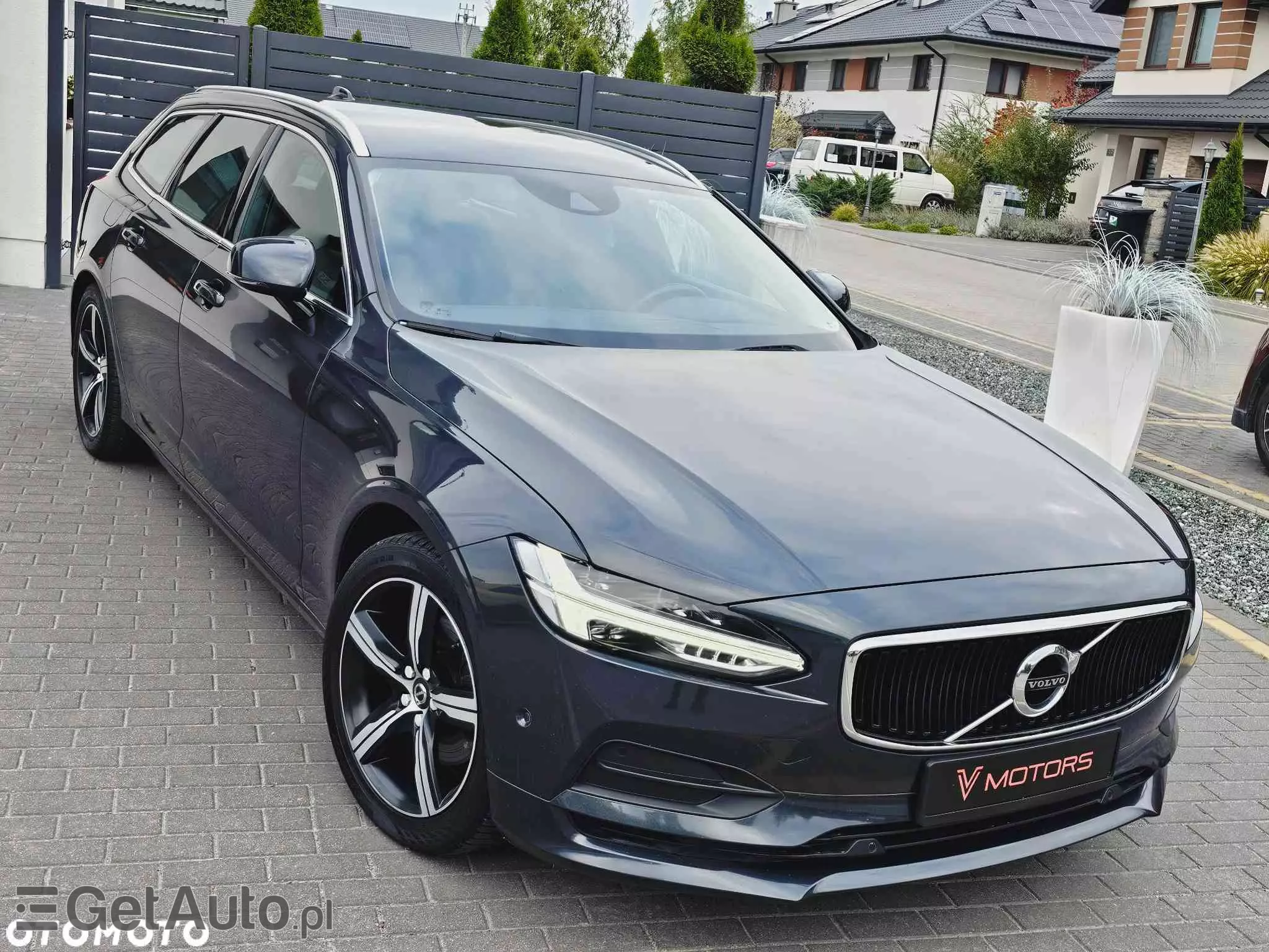 VOLVO V90 D3 Momentum Pro