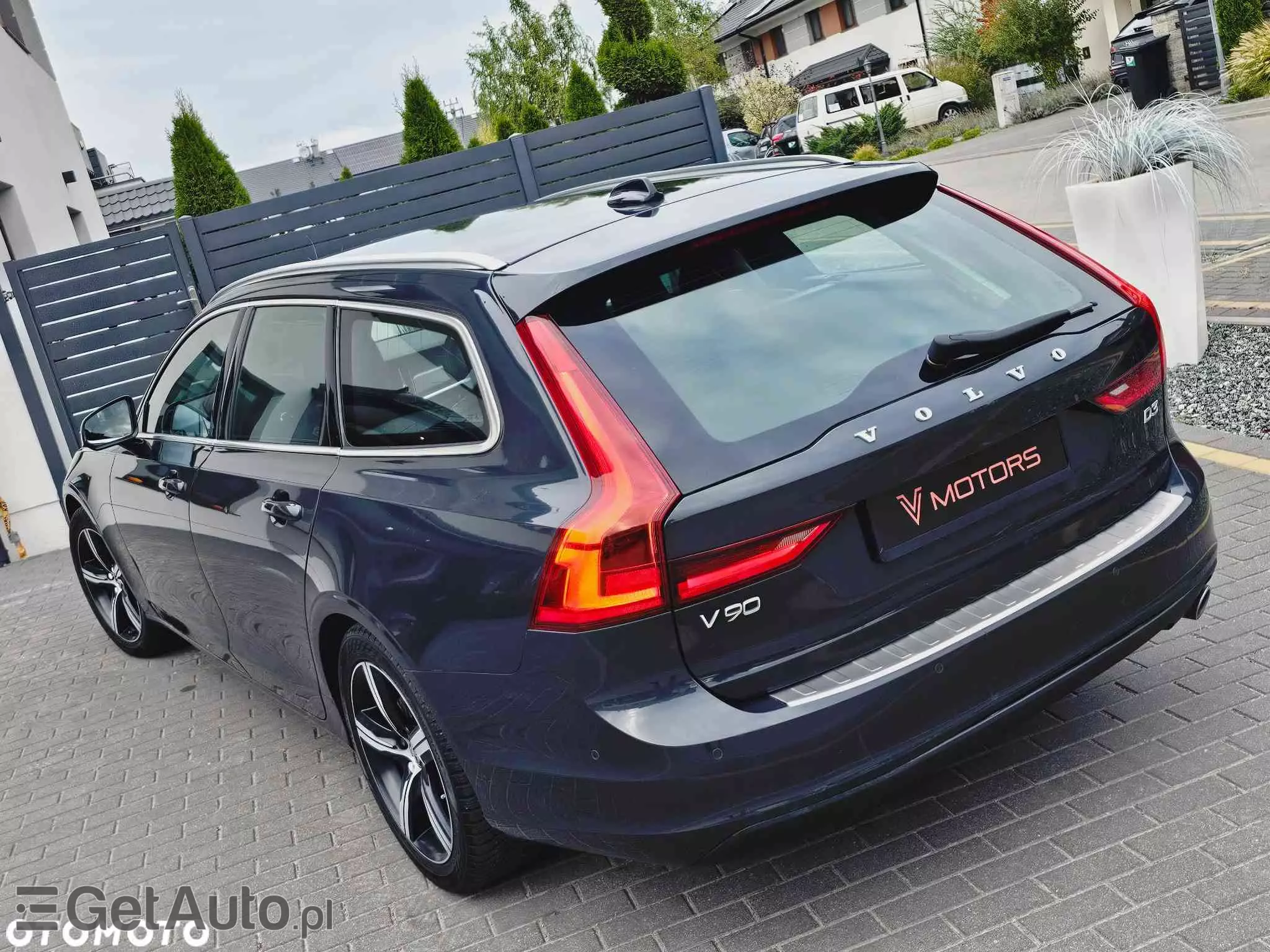 VOLVO V90 D3 Momentum Pro