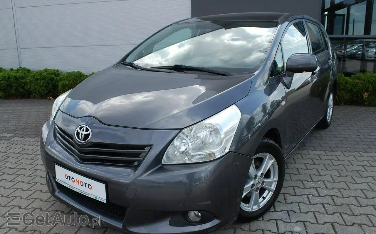 TOYOTA Verso 