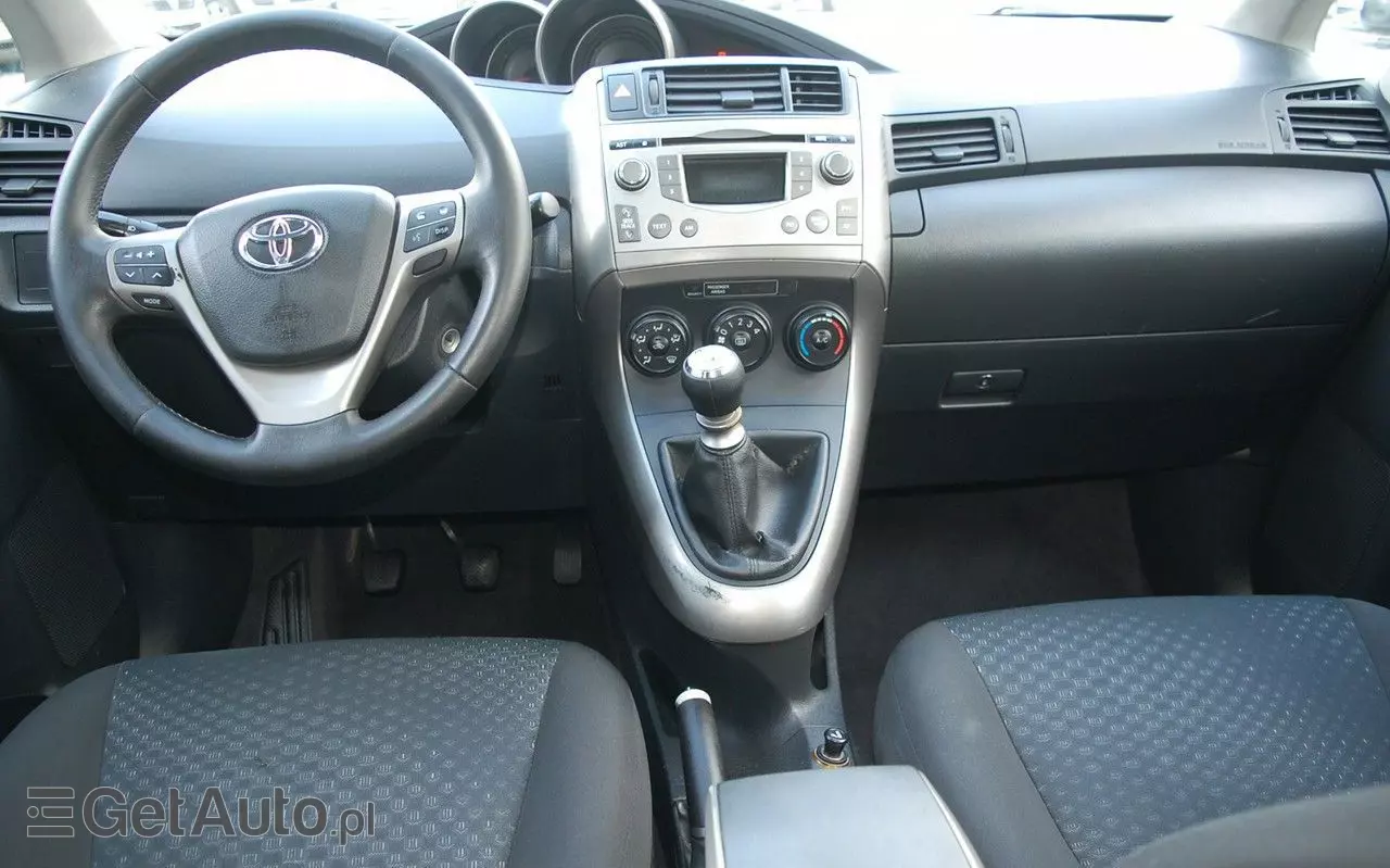 TOYOTA Verso 