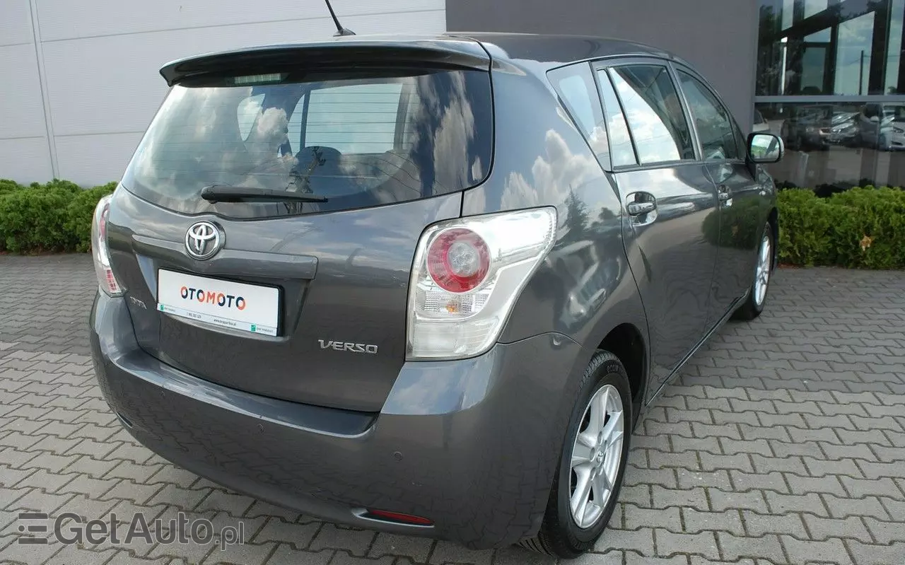 TOYOTA Verso 