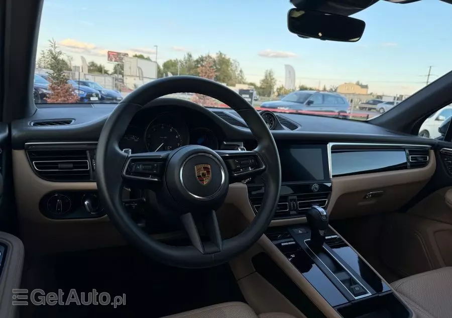 PORSCHE Macan 