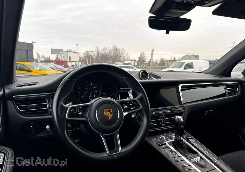 PORSCHE Macan 