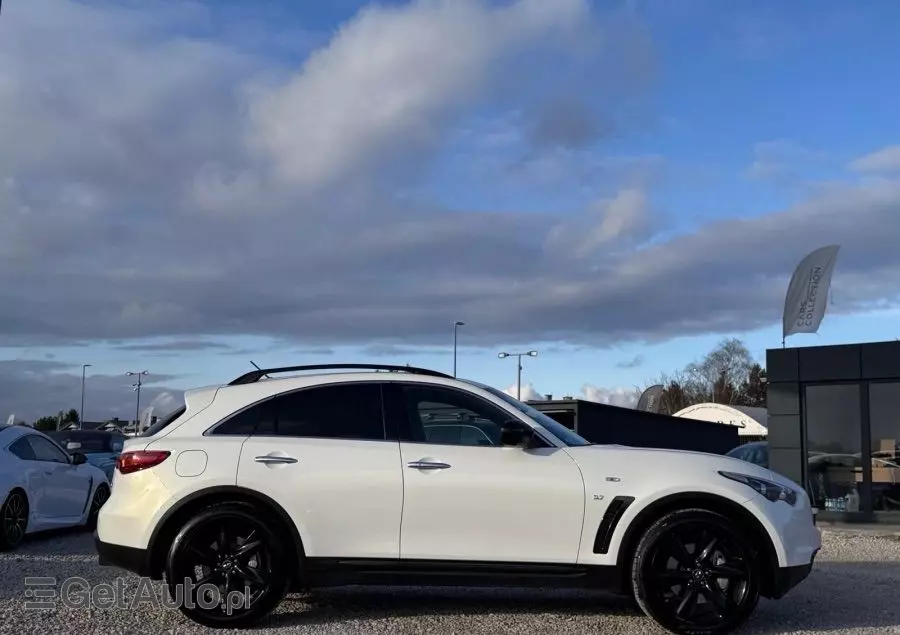 INFINITI QX70 