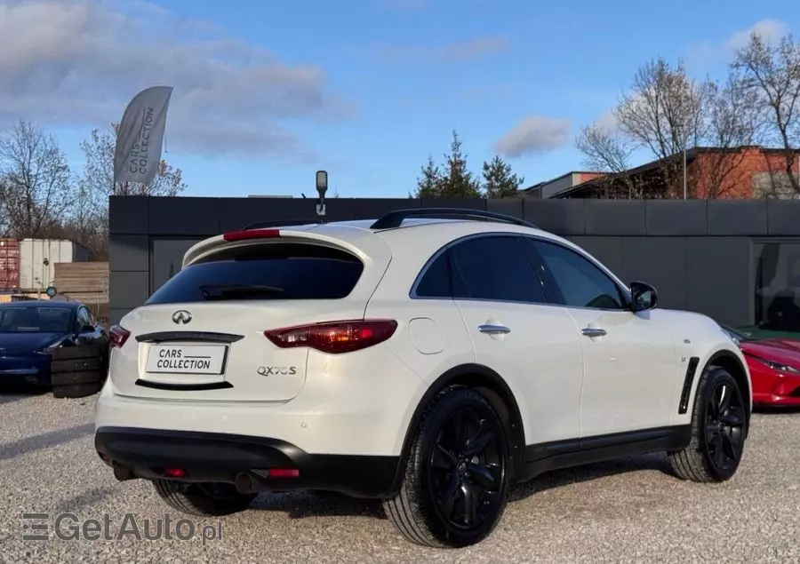 INFINITI QX70 