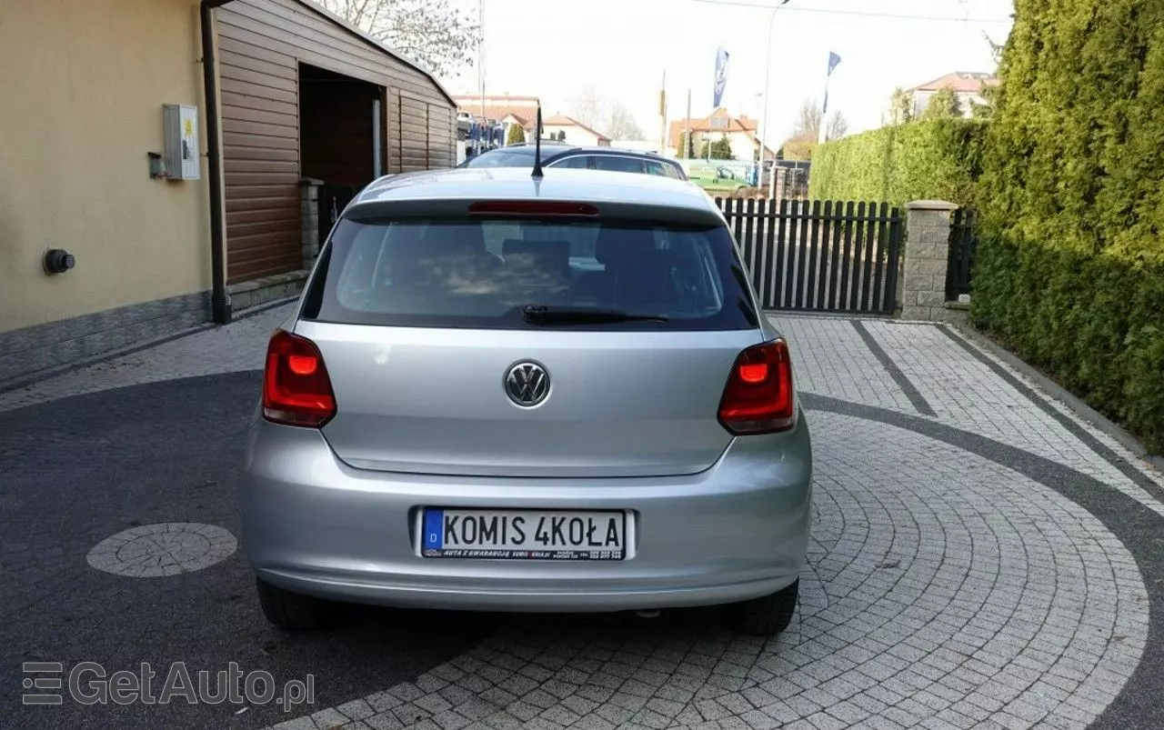 VOLKSWAGEN Polo 