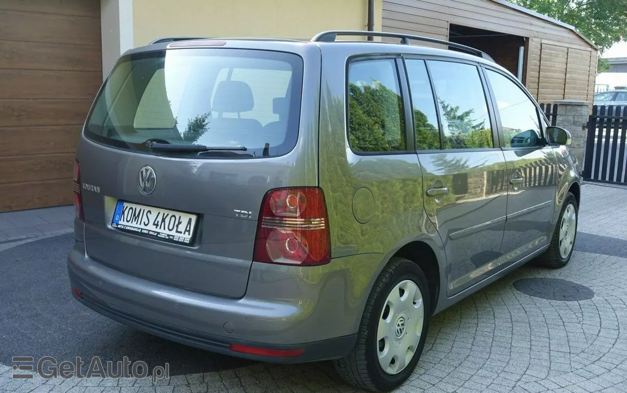 VOLKSWAGEN Touran 