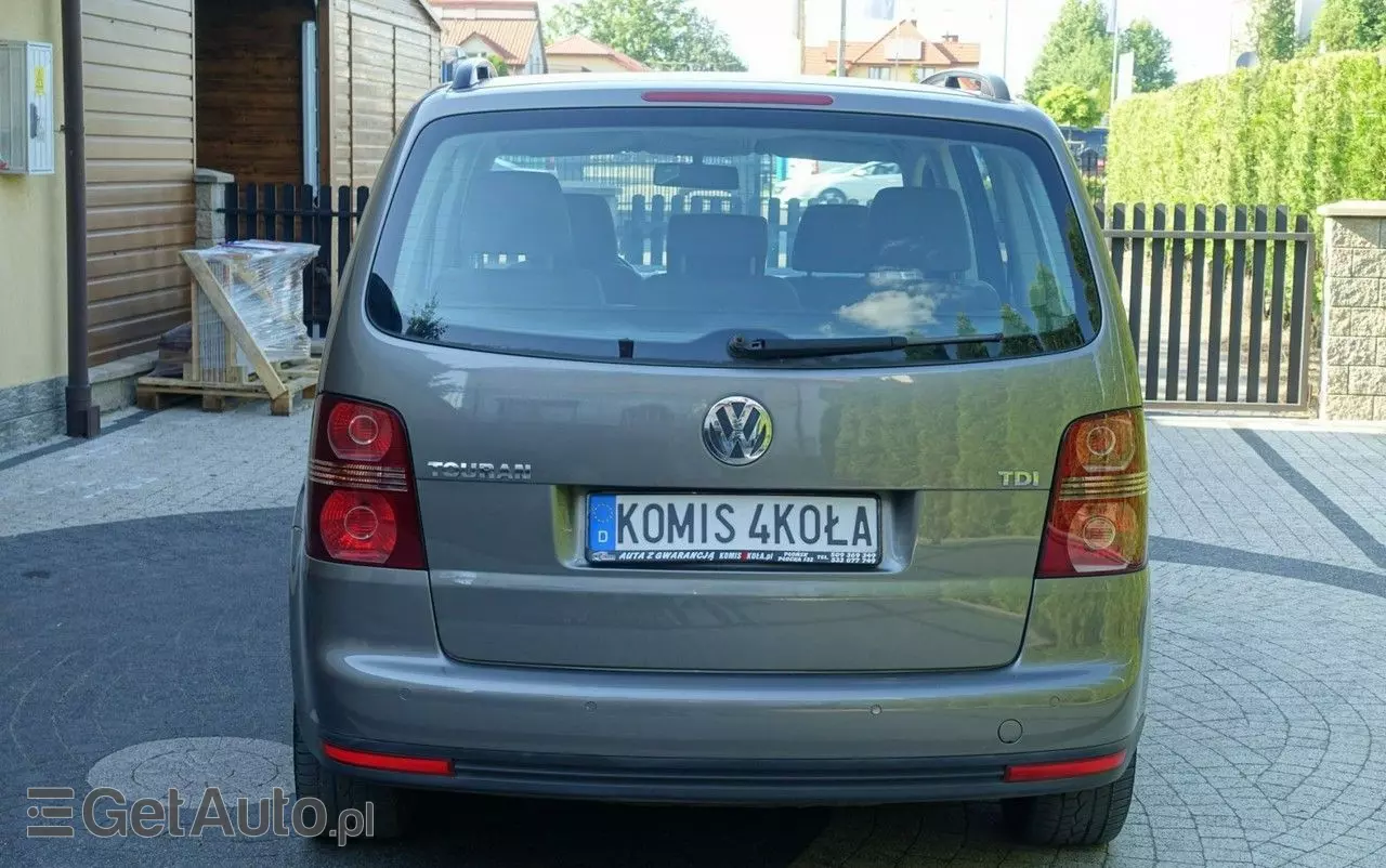 VOLKSWAGEN Touran 