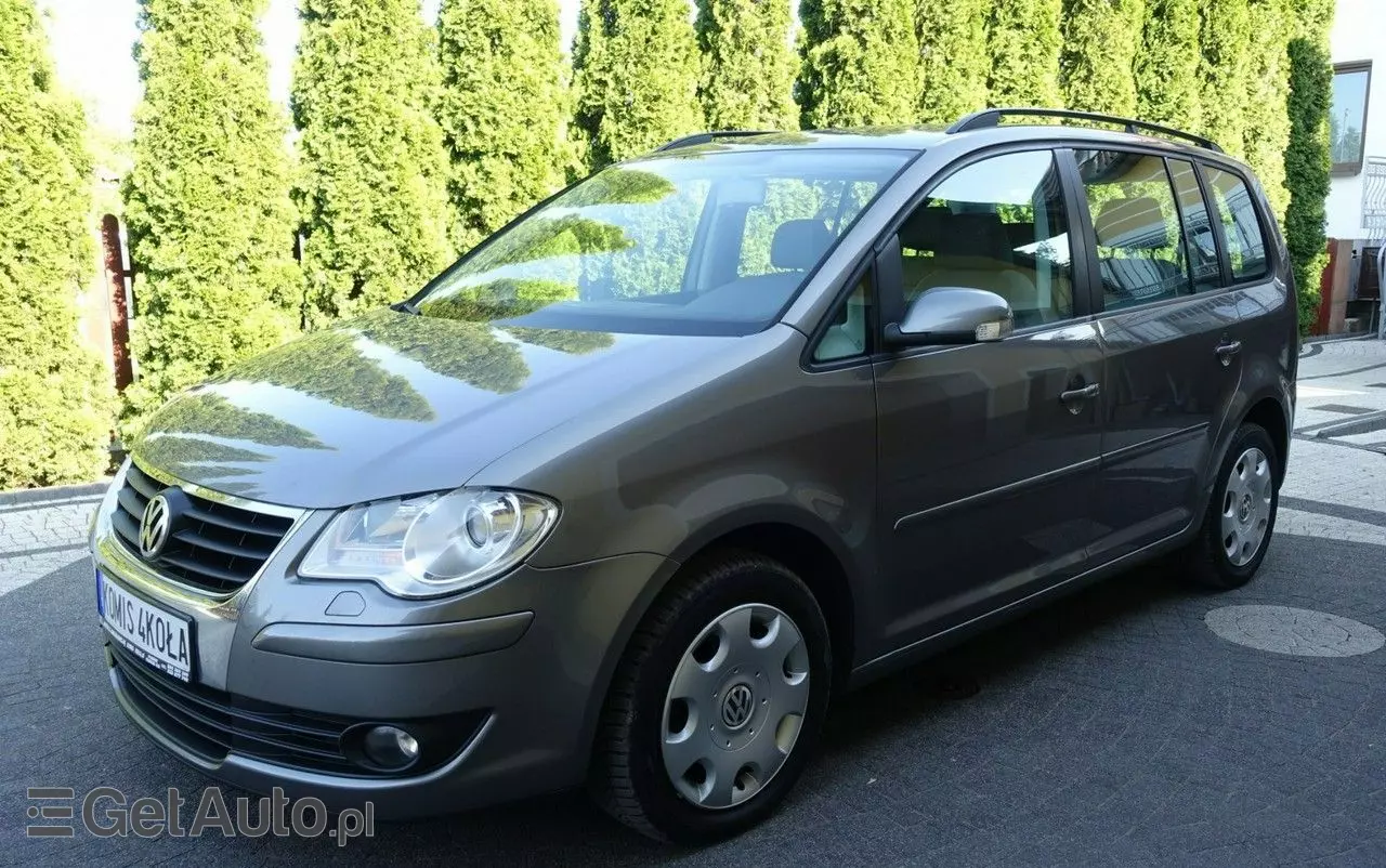 VOLKSWAGEN Touran 