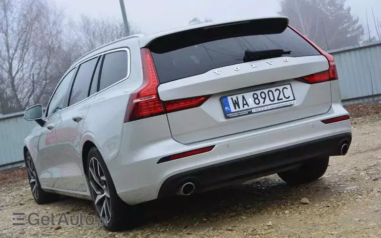 VOLVO V60 T5 Momentum