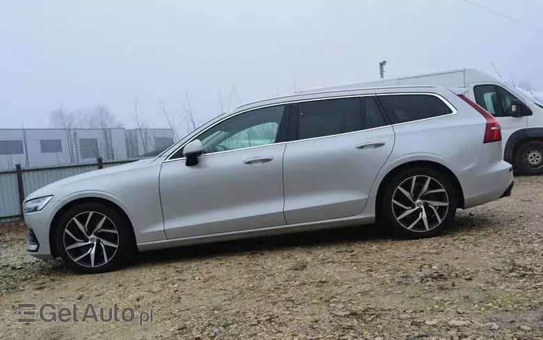 VOLVO V60 T5 Momentum