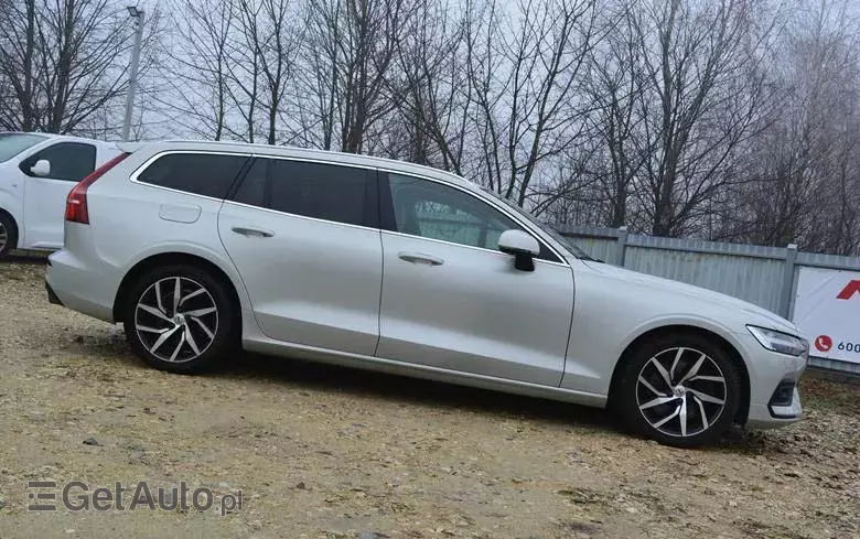 VOLVO V60 T5 Momentum