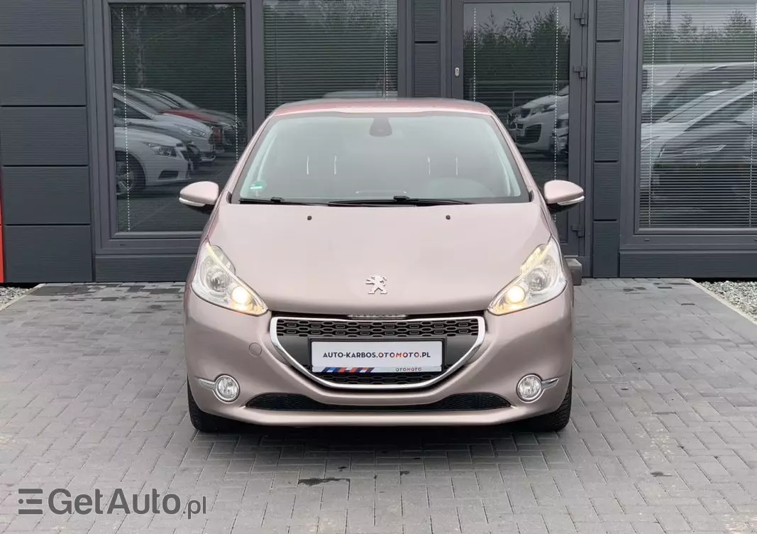 PEUGEOT 208 