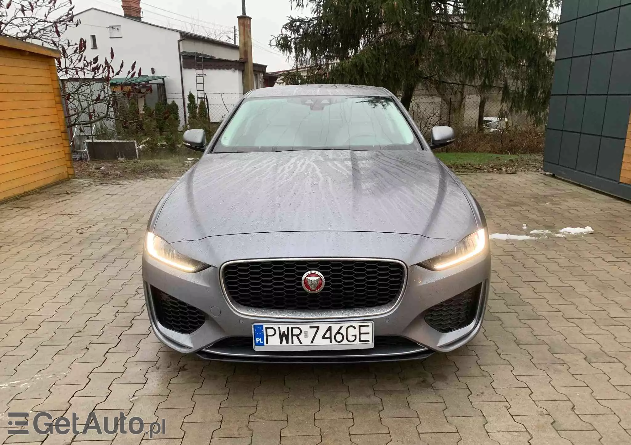 JAGUAR XE 2.0 D AWD R-Sport