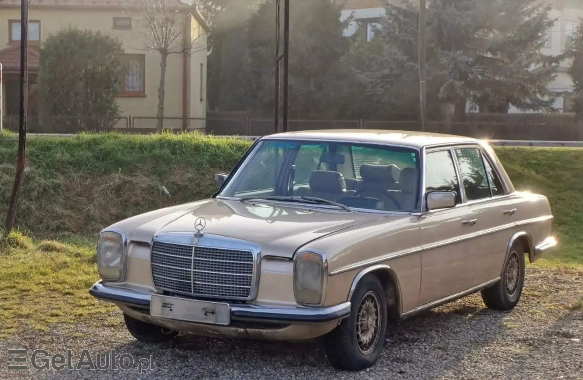 MERCEDES-BENZ W115 