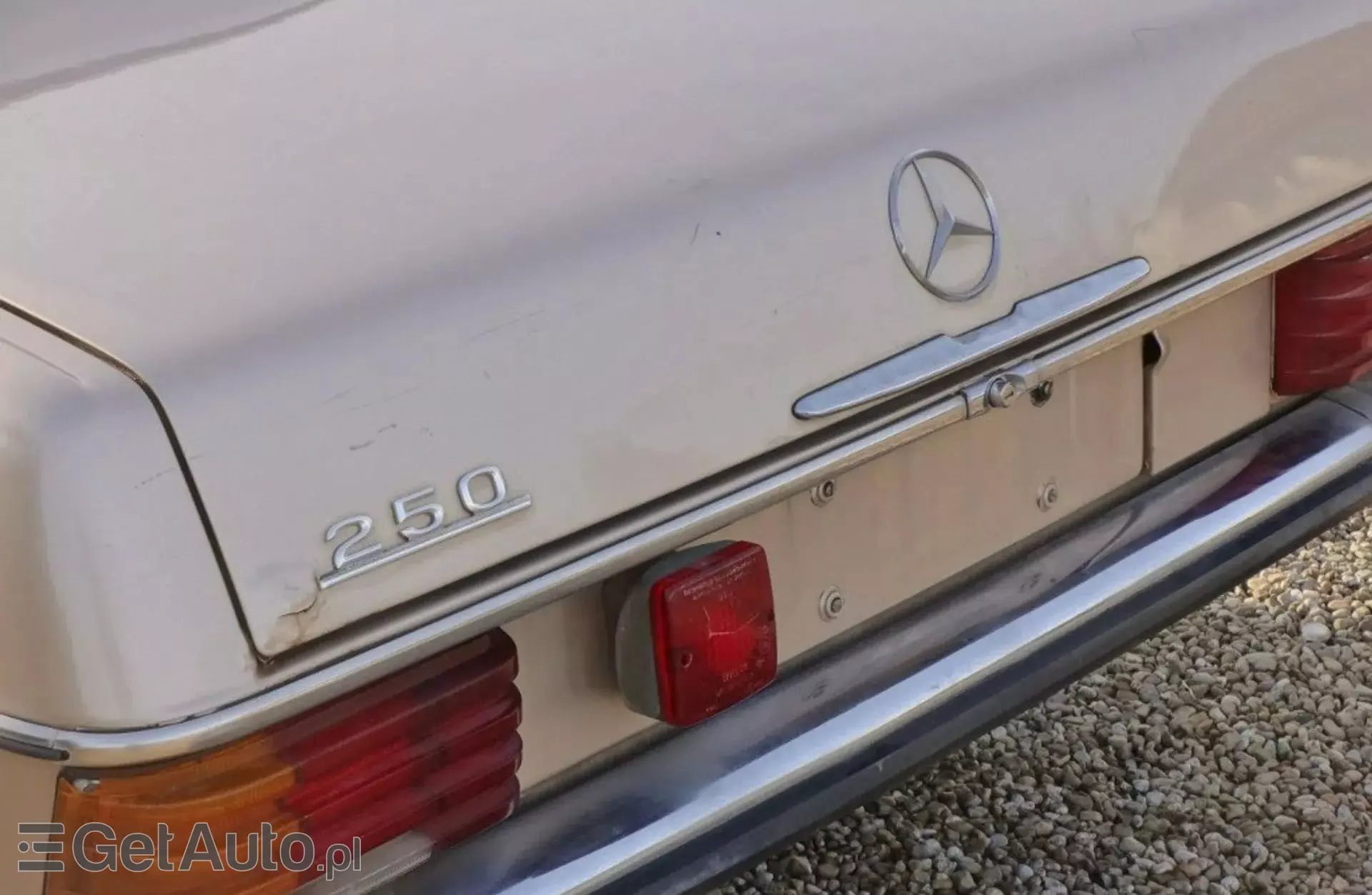 MERCEDES-BENZ W115 