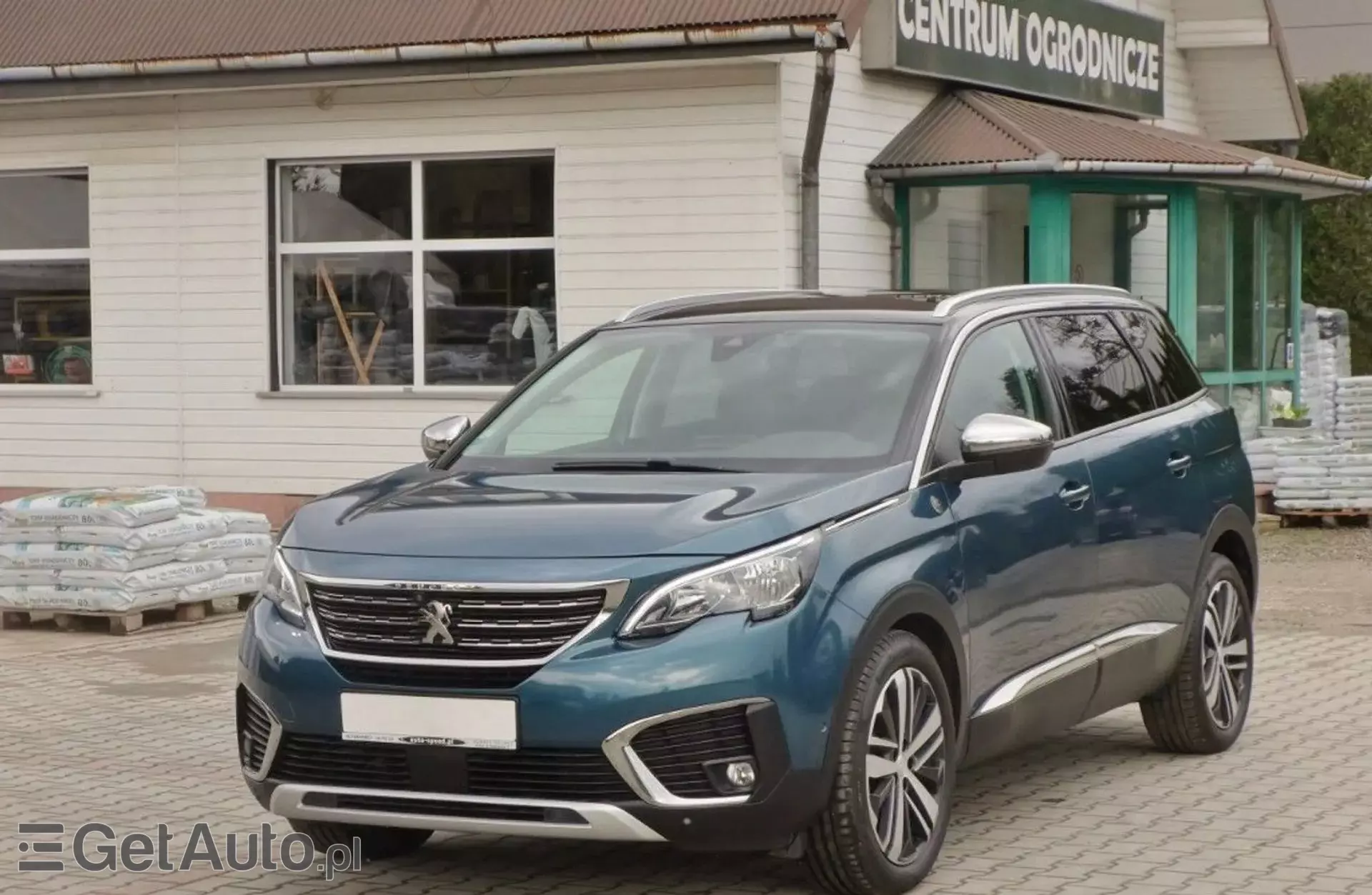 PEUGEOT 5008 