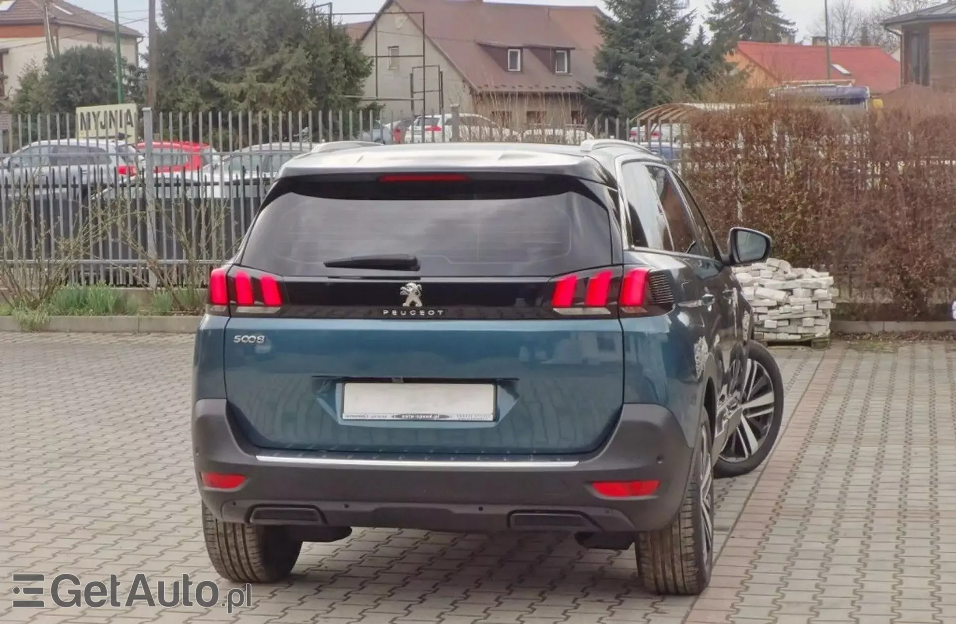 PEUGEOT 5008 