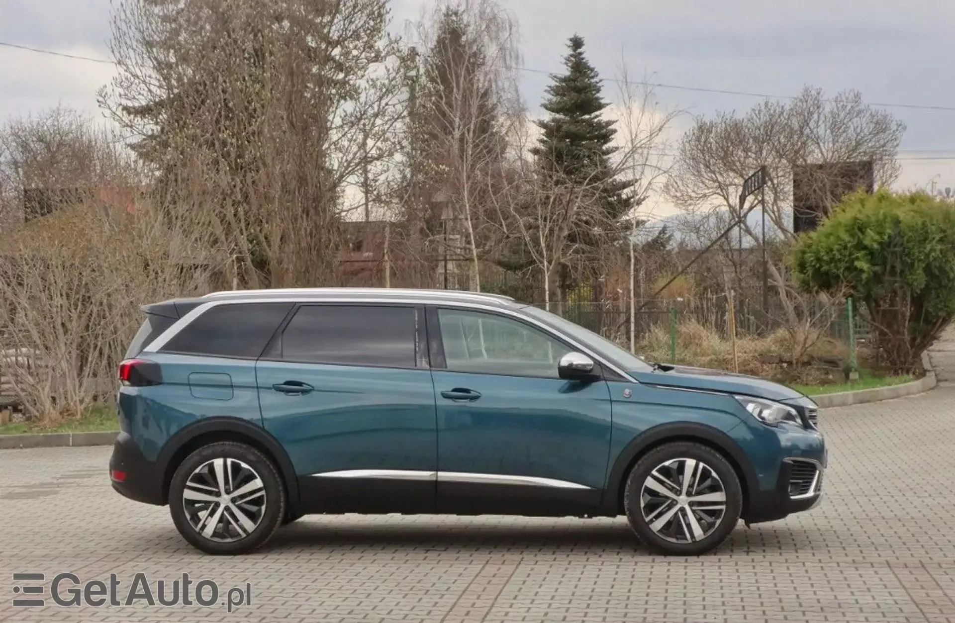 PEUGEOT 5008 