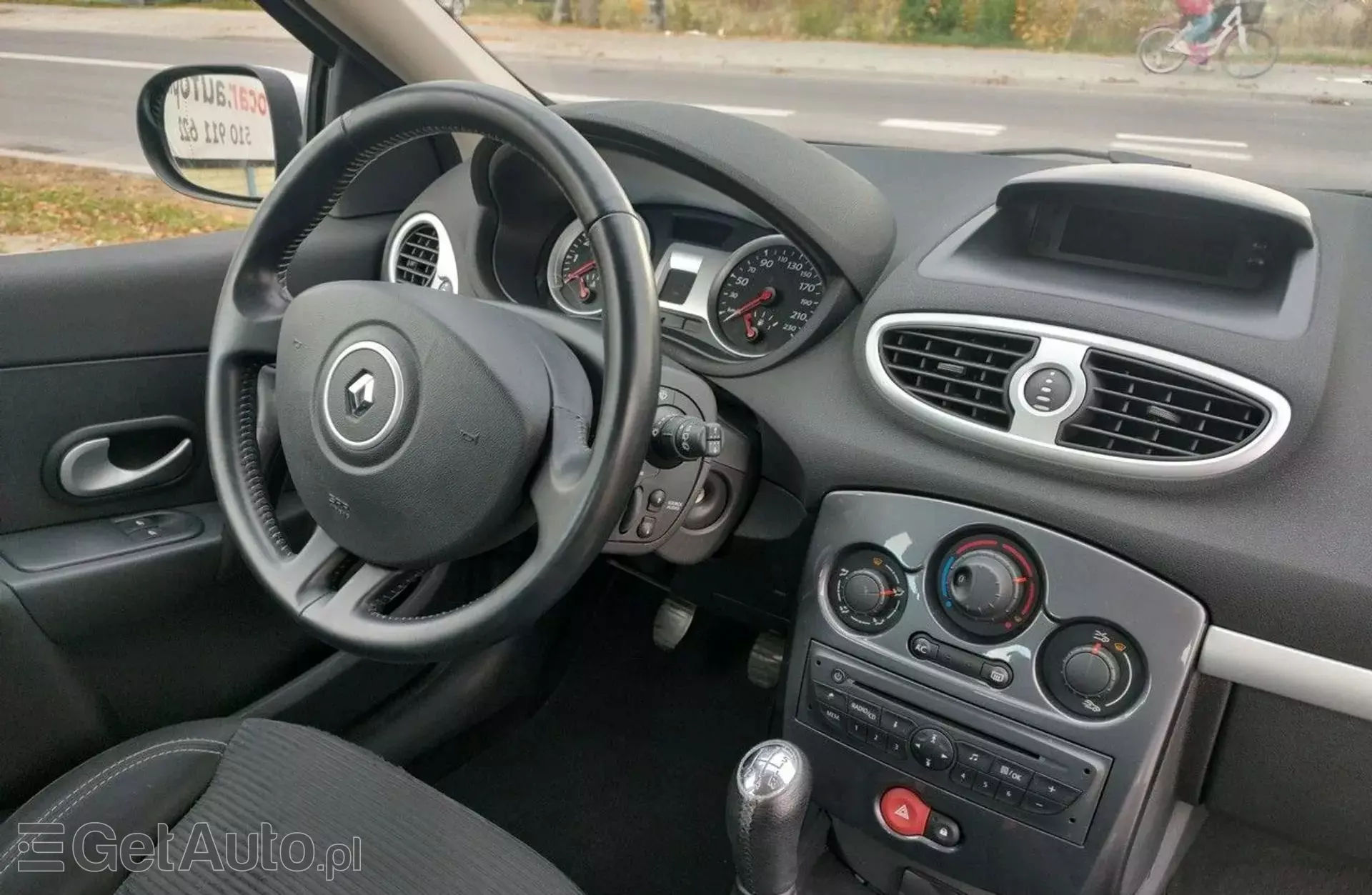 RENAULT Clio 