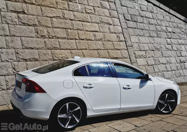 VOLVO S60 D3 R-Design